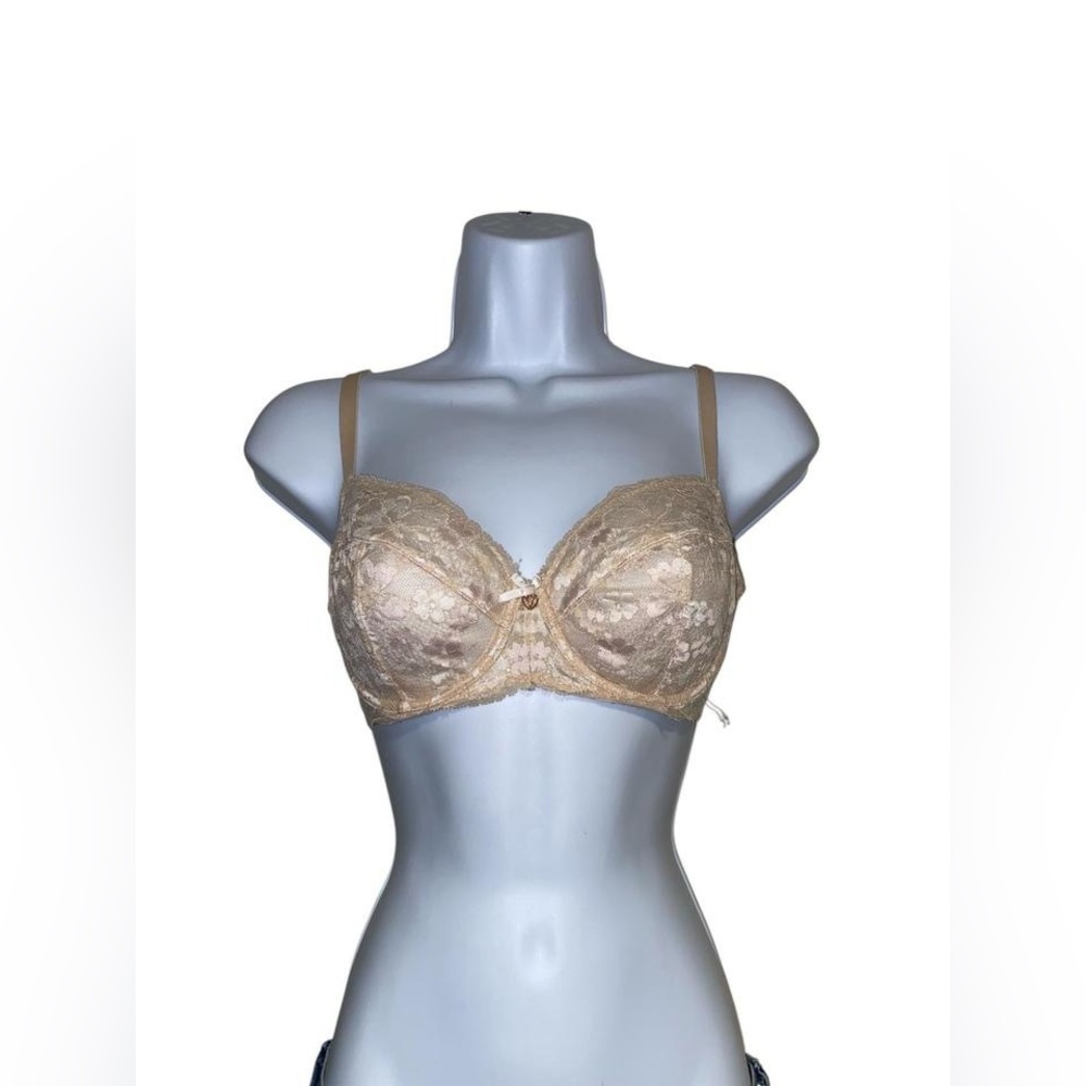 Victoria’s Secret cream lace unpadded underwire bra